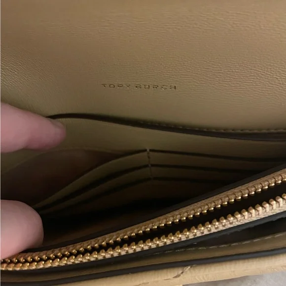 Tory Burch Beige Quilted Wristlet - Picture 8 of 10